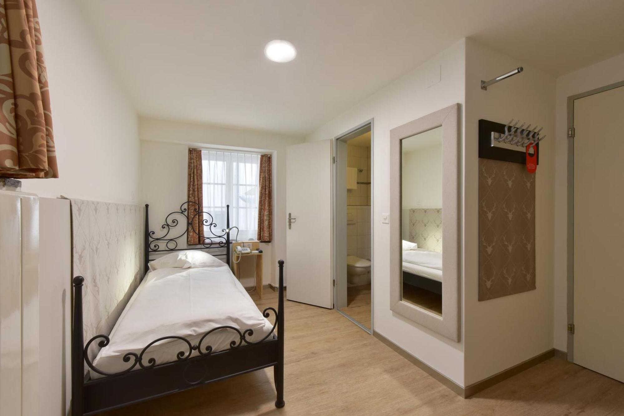 Hotel Hirschen Цюрих Экстерьер фото